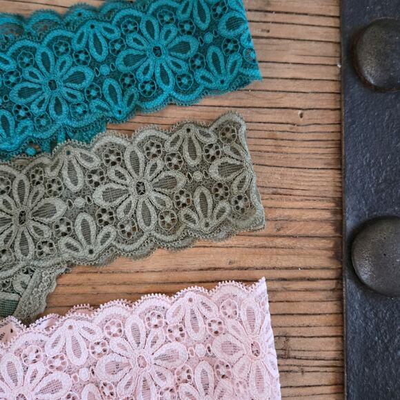 Victoria's Secret Lace Thong Bundle Sz S New 3 pieces - Picture 2 of 5